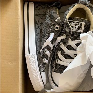 Size youth 13 Grey NIB